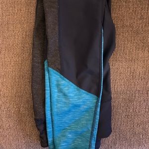 Beautiful Black & Teal leggings